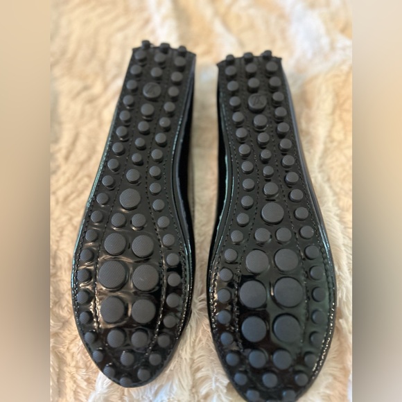 Louis Vuitton Black Patent Leather Flats - Picture 5 of 8